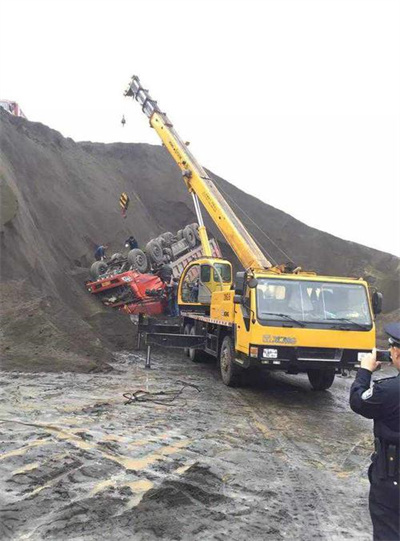 莲花上犹道路救援